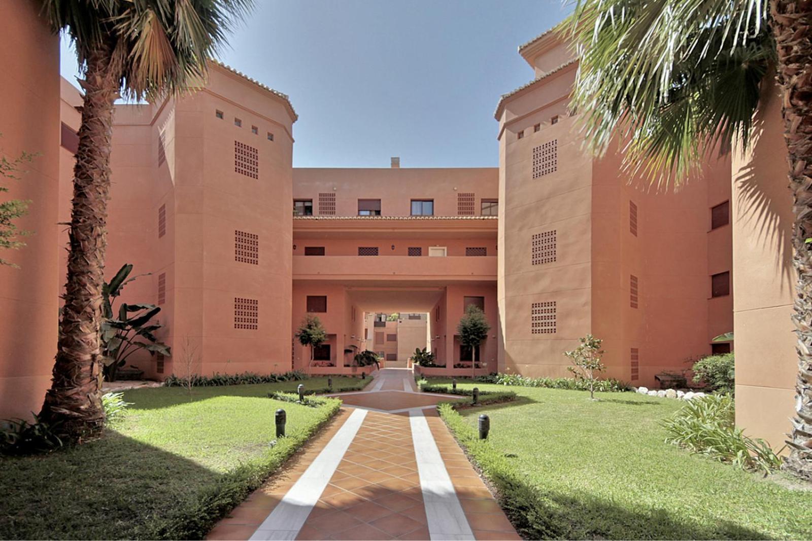 Comeback Noches De Blanco Saten Motril Exterior photo